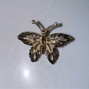 Vintage Beautiful 14K Filigree yellow gold Diamond Cut Small Butterfly Pendant